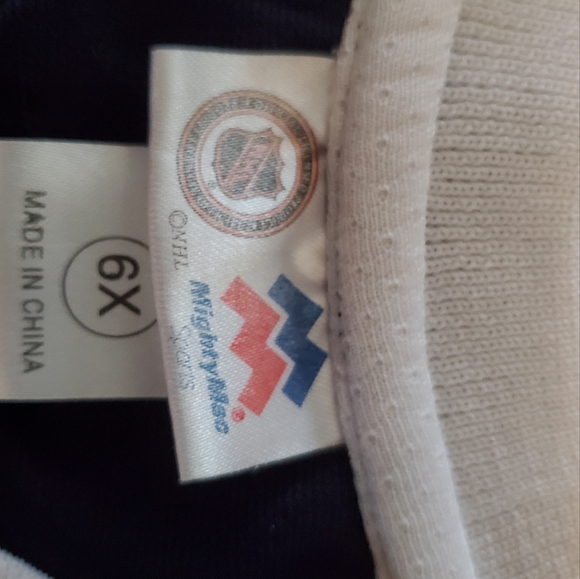 Toronto Maple Leaf Hockey Shirt, Kid's size 6x - Picture 4 of 6